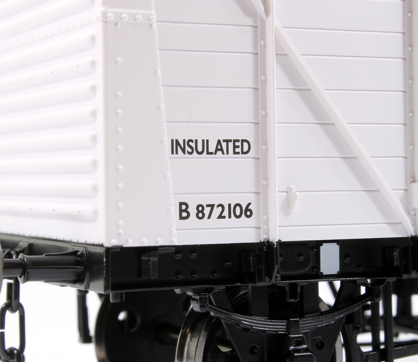 BR Insulated Van Diag 0251 White B872106