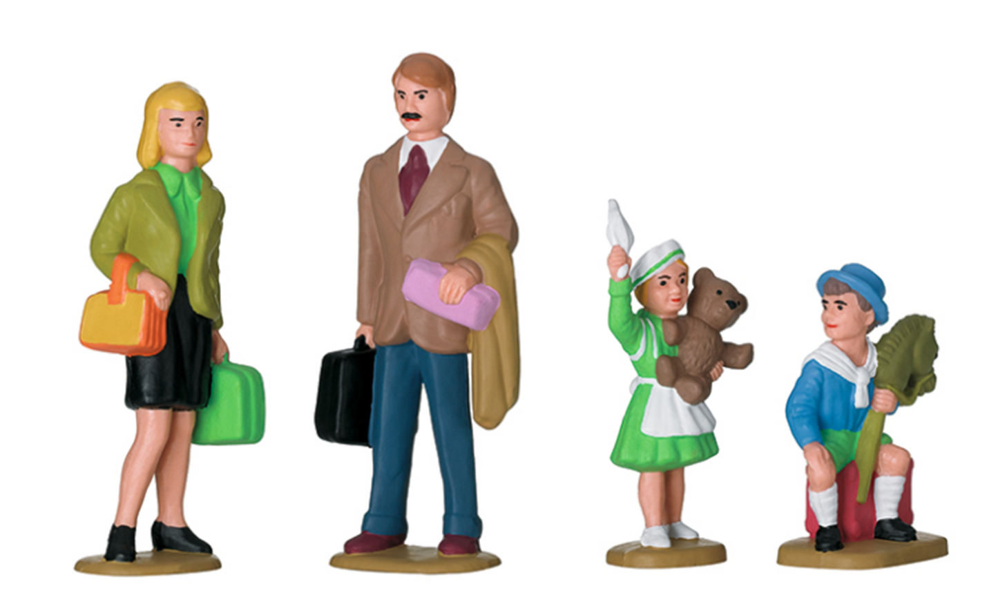 L53004 FAMILY FIGURES SET