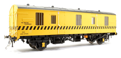 BR Mk1 CCT 4w General Purpose Van in Breakdown Train Unit (BTU) Yellow No.977076