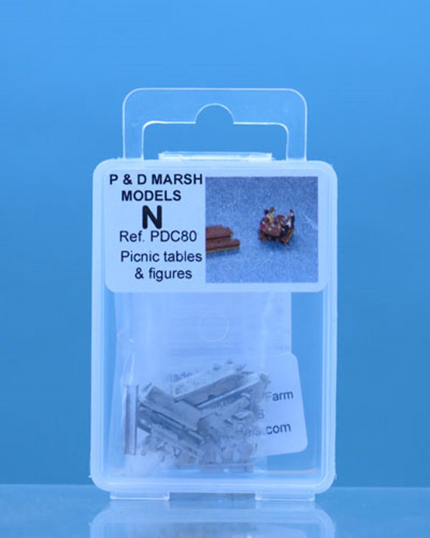 N Gauge Picnic Tables & Figures  - UNPAINTED