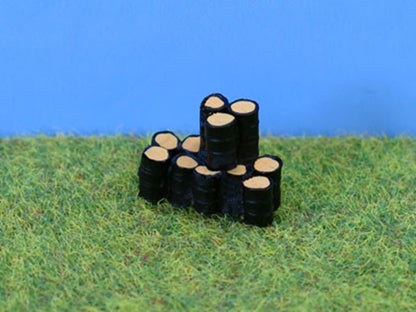 PDX42 P&D Marsh N Gauge Painted Stack of Oil Drums