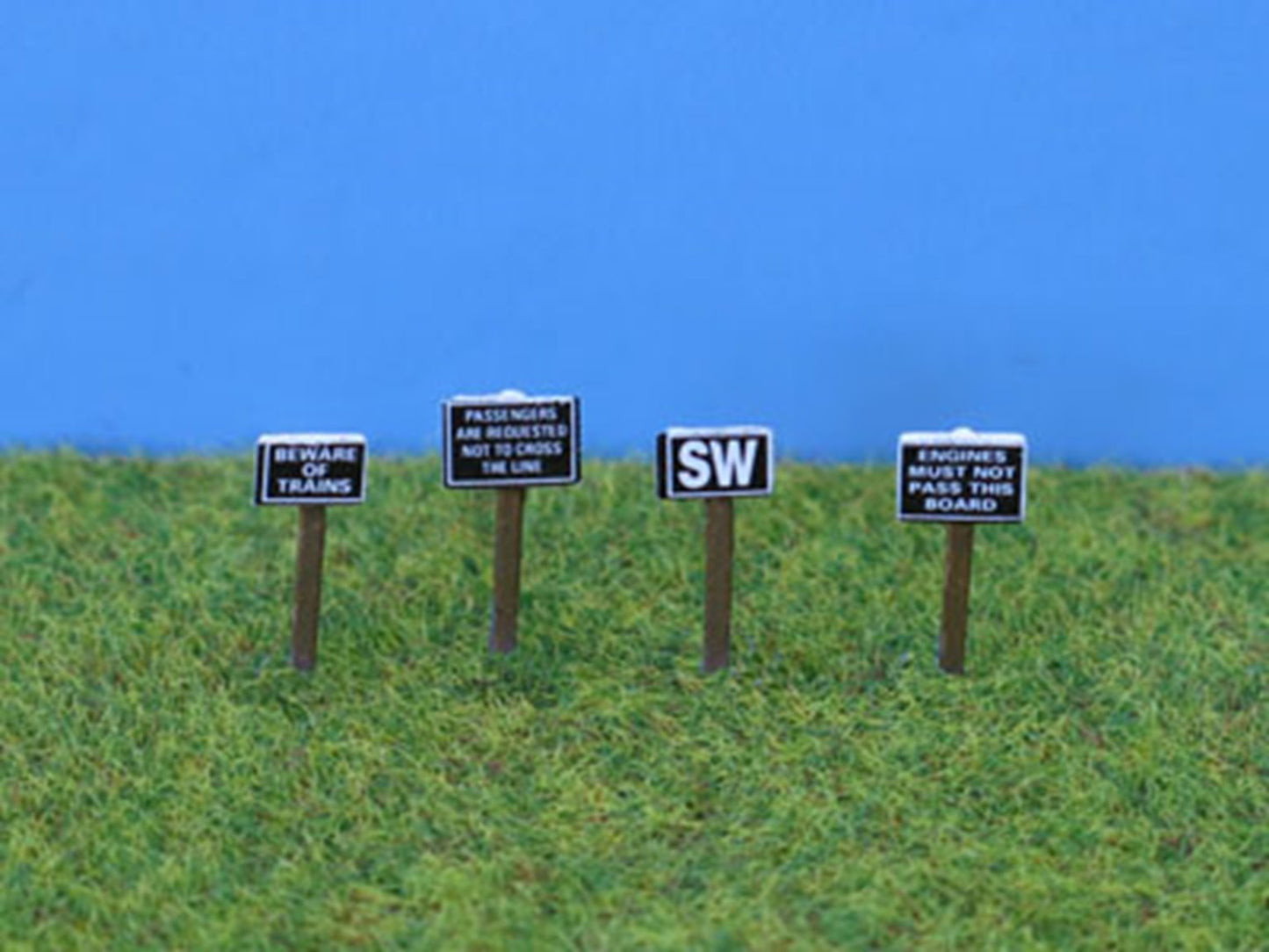 PDX44 P&D Marsh N Gauge Painted Trackside Signs