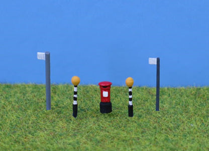 PDX62 P&D Marsh N Gauge Painted Bus Stops & Post Box