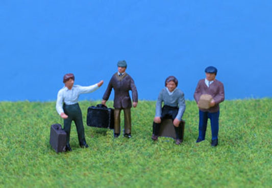 PDZ1 P&D Marsh OO Gauge Painted People with Luggage