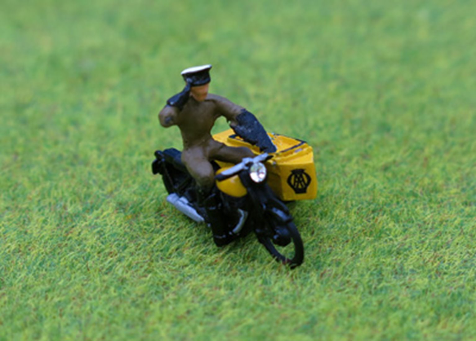 PDZ104 P&D Marsh OO Gauge 1950's AA Motorcycle Patrol