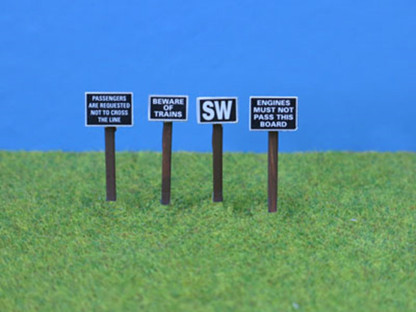 PDZ12 P&D Marsh OO Gauge Painted Trackside Signs