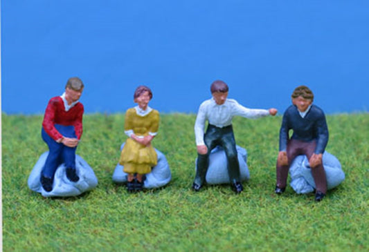 PDZ3 P&D Marsh OO Gauge Painted Seated People