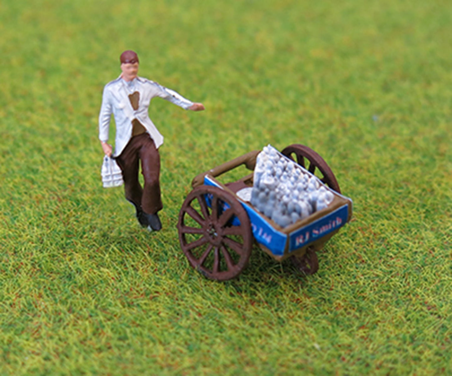 PDZ53 P&D OO Gauge MILKMAN & MILK CART