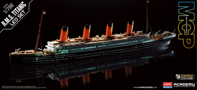 Academy PKAY14220 R.M.S. Titanic + LED set Model Kit – Rails