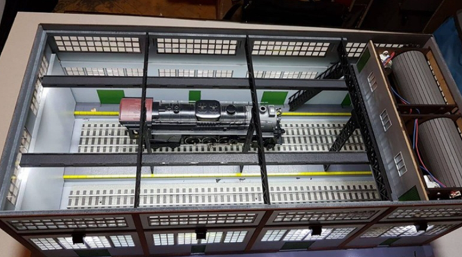 Proses O Scale Dual Stall Modern Engine House W/Motorized Doors Kit ...