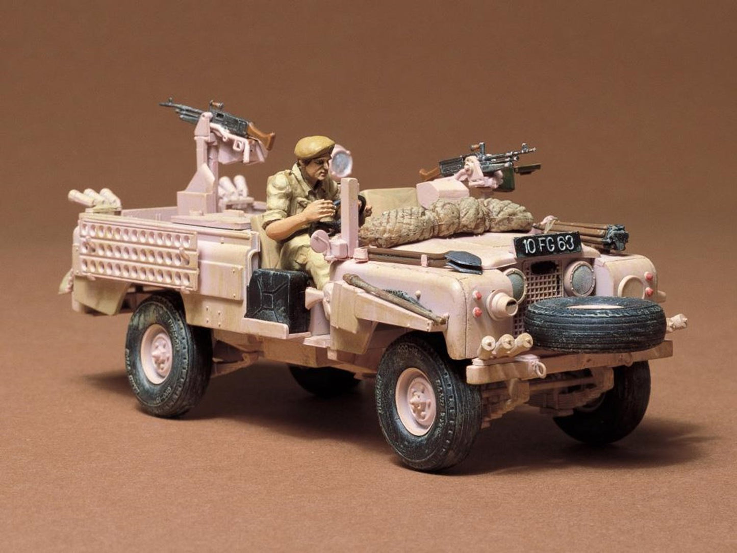 1/35 BRITISH SAS PINK PANTHER LAND ROVER MODEL KIT