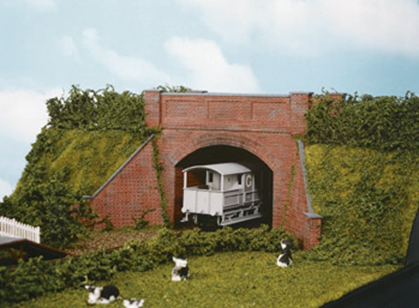 Brick Arch Bridge, complete with abutments Kit