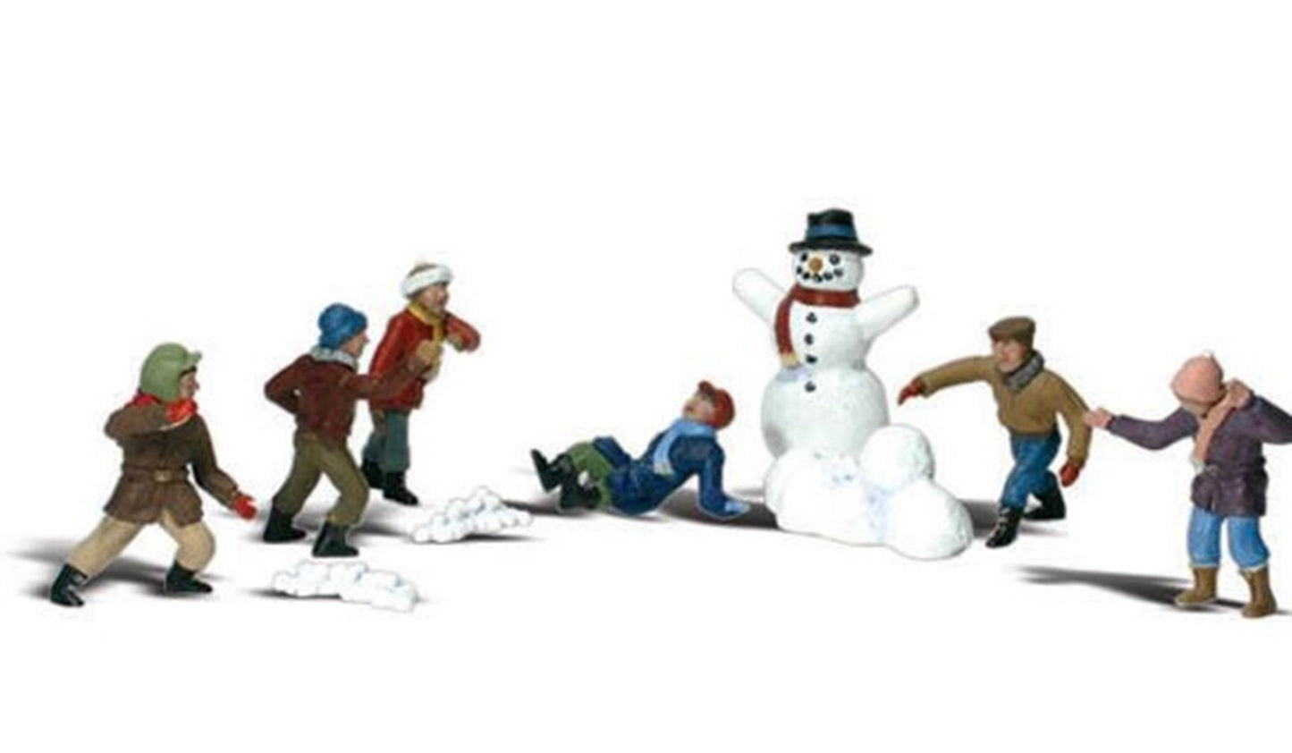 Woodland Scenics WA2183 N Gauge Figures - Snowball Fight