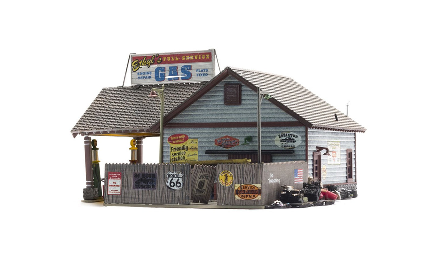 BR5048 Woodland Scenics - HO Scale Buildings - Ethyl's Gas & Service