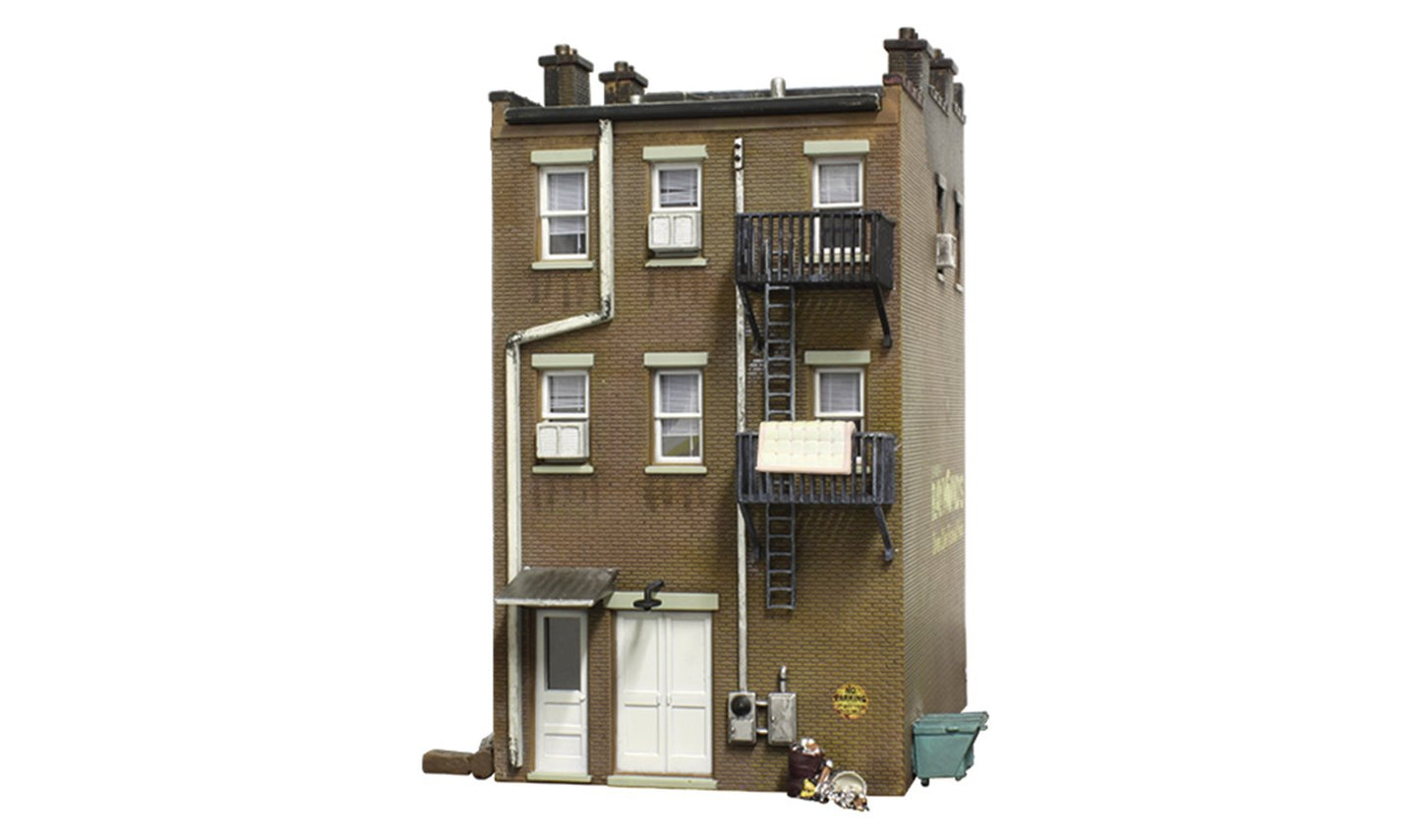 BR5051 Woodland Scenics - HO Scale Buildings - Betty's Burning Building