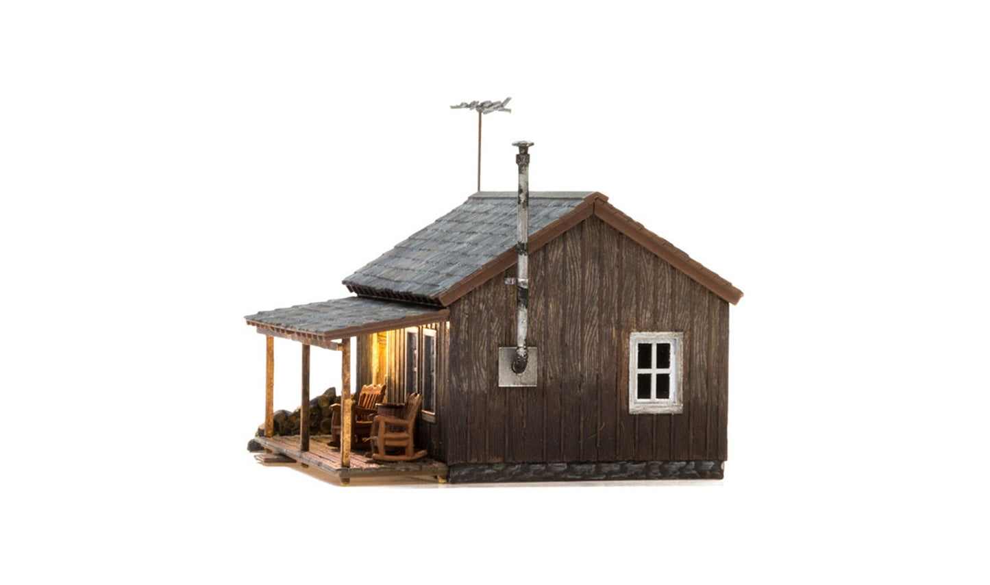 BR5869 WOODLAND SCENICS - O GAUGE BUILDINGS -  Rustic Cabin