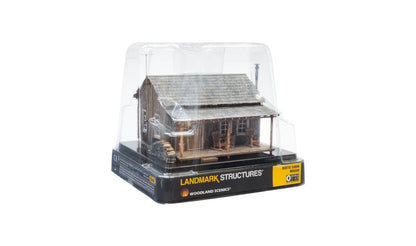 BR5869 WOODLAND SCENICS - O GAUGE BUILDINGS -  Rustic Cabin