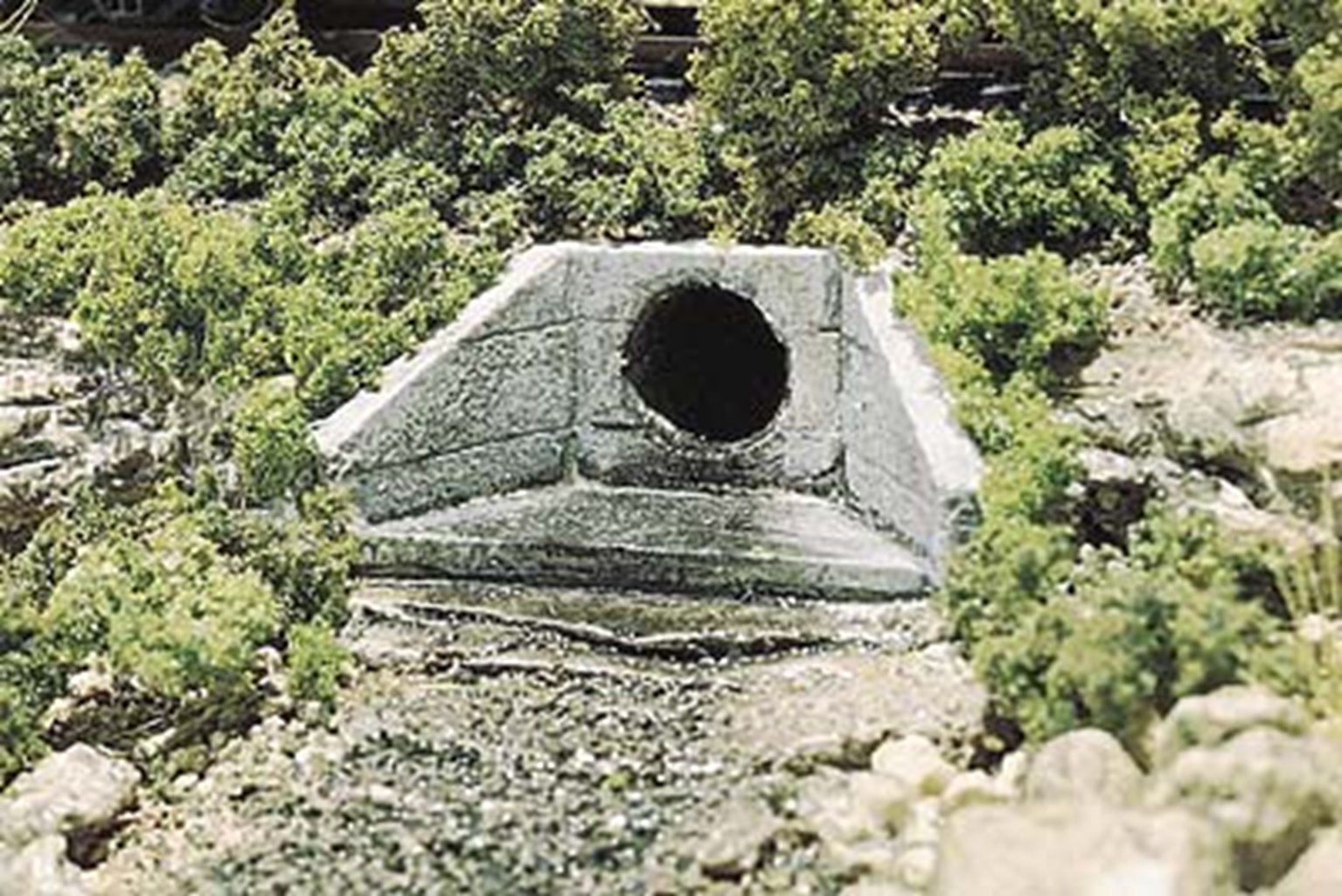 Woodland Scenics WC1162 C1162 2 x Concrete Culverts – Rails