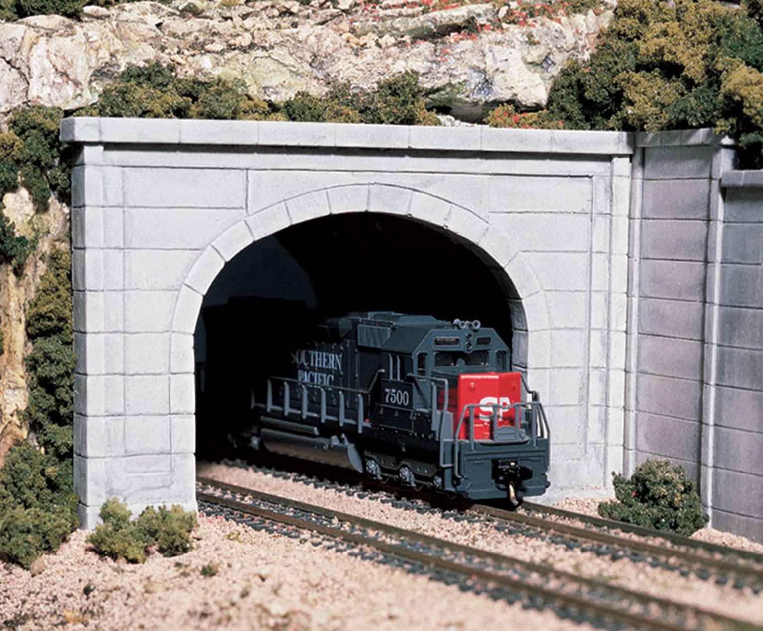 1 x Double Track Concrete Tunnel Portal