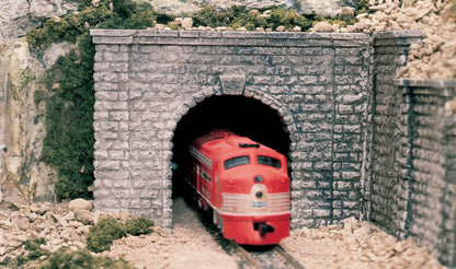 O Gauge Cut Stone Single Tunnel Portal