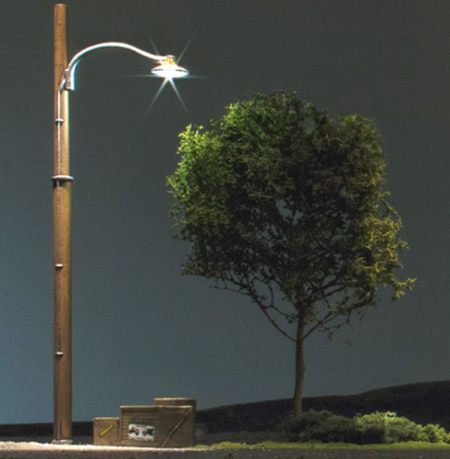 JP5630 Wooden Pole Street Lights - HO Scale