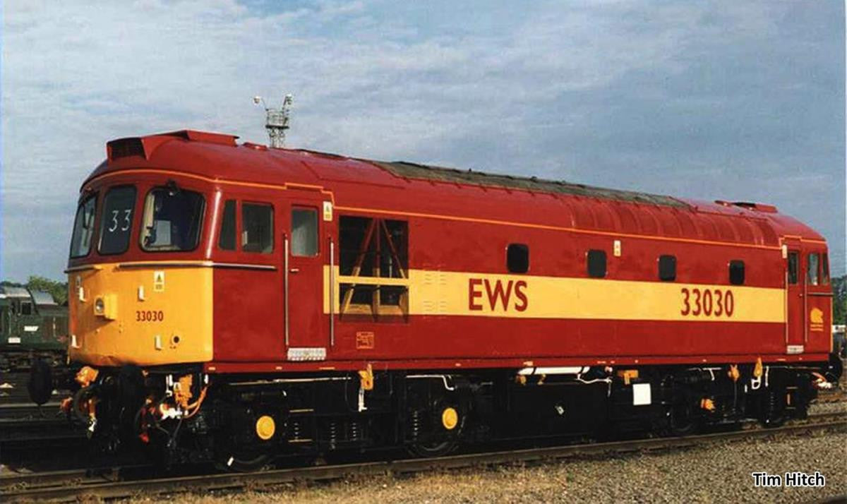 Class 33 030 EWS Red/Gold Diesel Locomotive