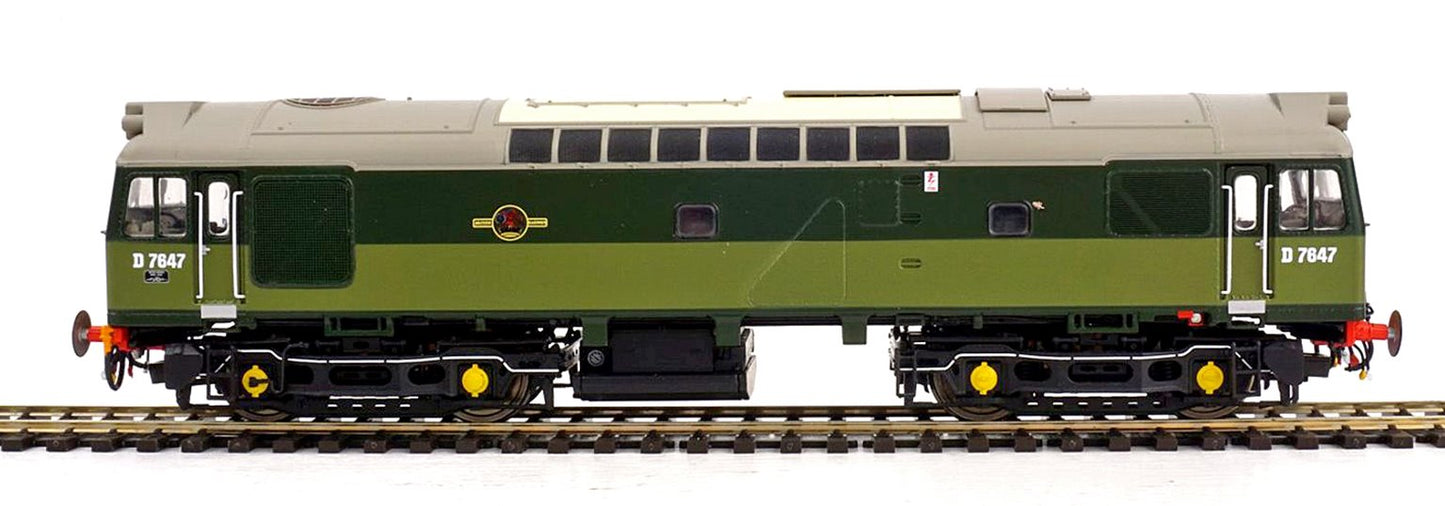 Class 25/3 - D7647 BR Two Tone Green with small yellow panels Diesel Locomotive