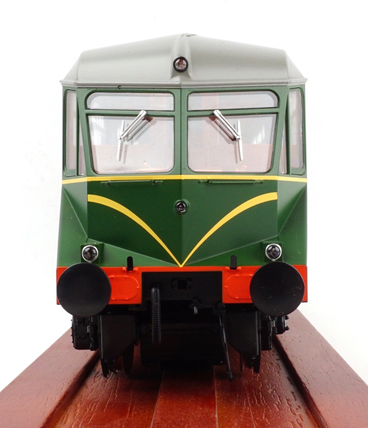 GWR AEC ‘Razor Edge' Railcar BR green with speed whiskers (dark grey roof) No.W26W Diesel Locomotive