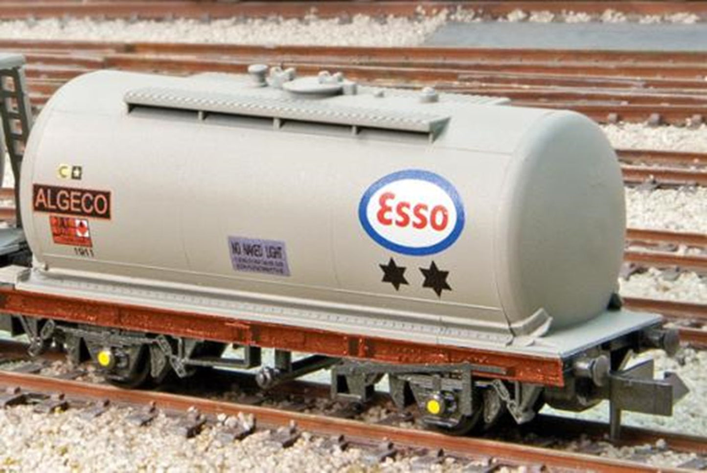 15ft Wheelbase Tank Wagon (Type D) Esso/Algeco No. 1911